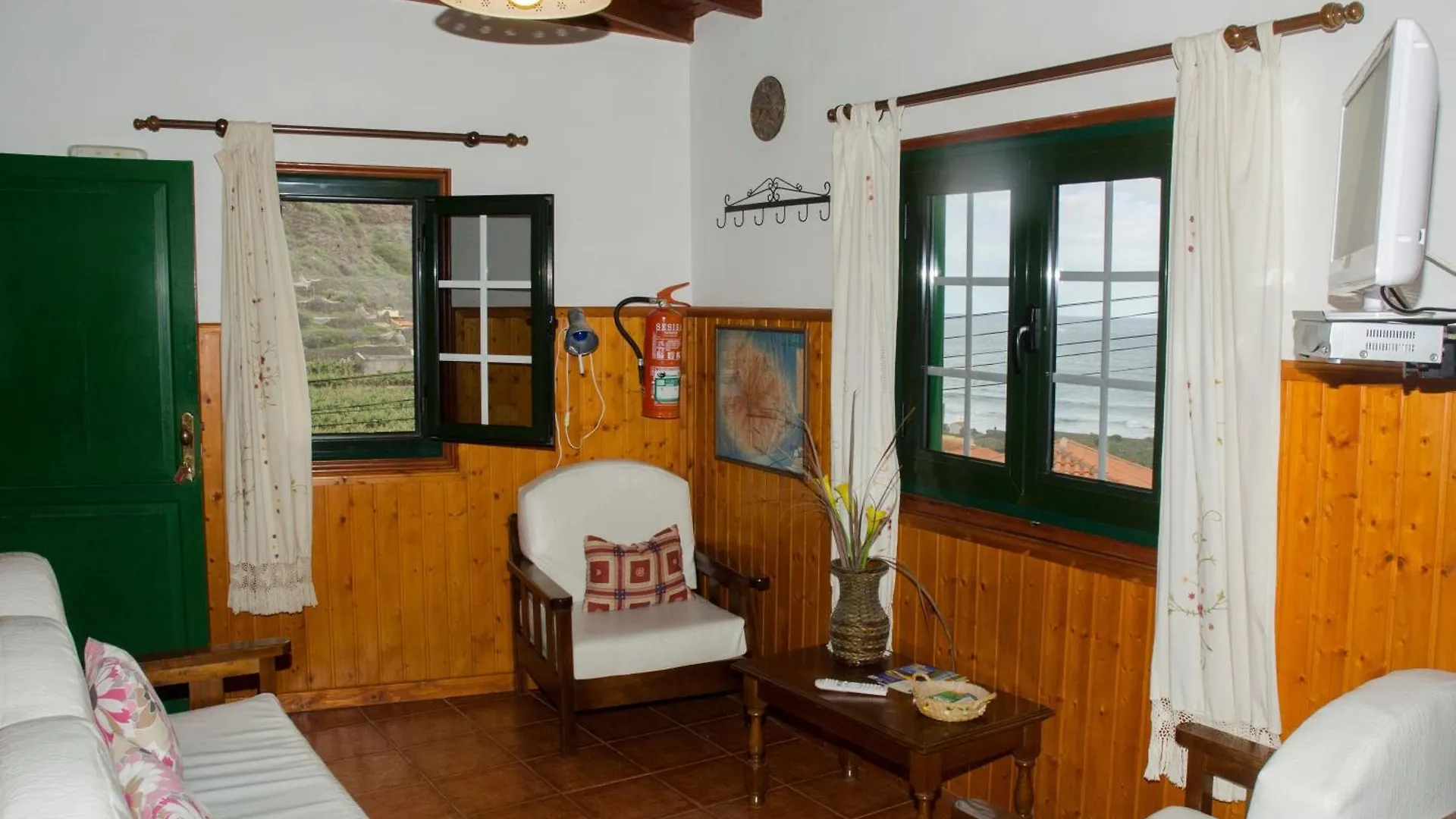 Haus Mit Schoener Terrasse Und Zwei Schlafzimmer Hermigua Spain